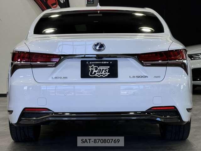 Lexus LS 2018-01 8245726-4