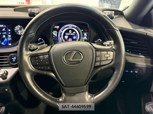 Lexus LS 2018-01 8245727-7