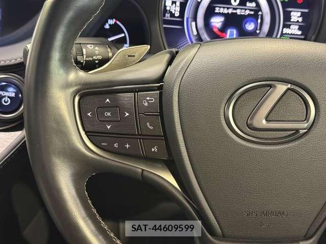Lexus LS 2018-01 8245727-10