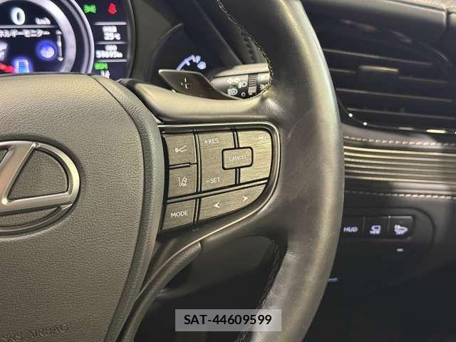 Lexus LS 2018-01 8245727-11