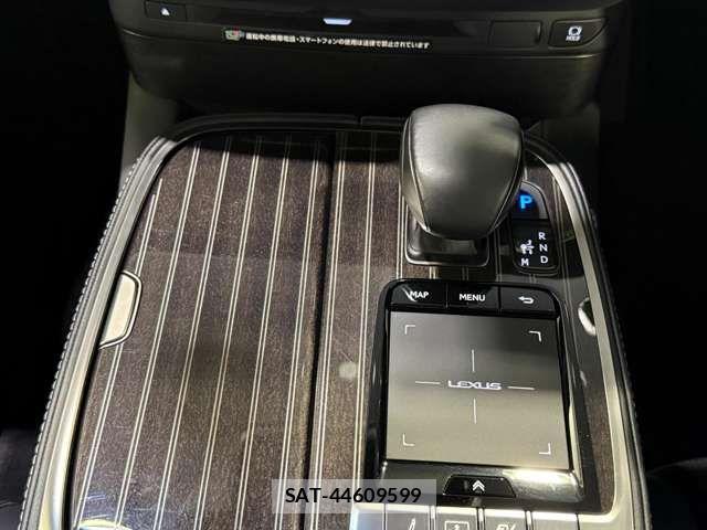 Lexus LS 2018-01 8245727-15