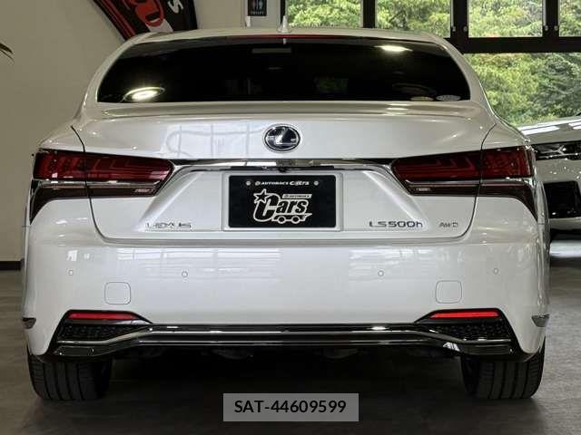 Lexus LS 2018-01 8245727-4