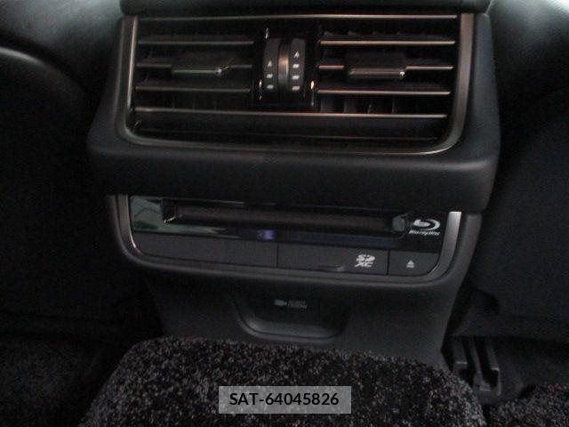 Lexus LS 2022-03 8366746-10