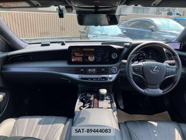 Lexus LS 2021-11 8366743-1