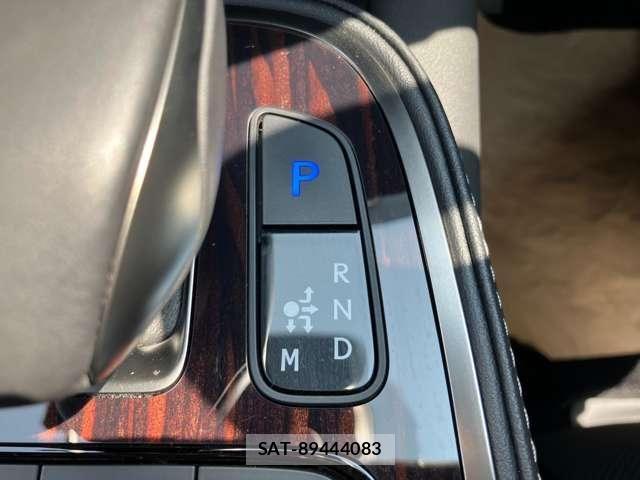 Lexus LS 2021-11 8366743-26