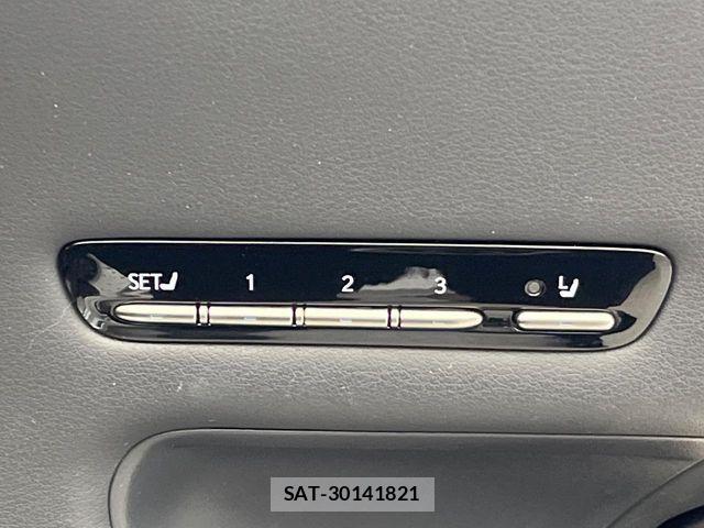 Lexus LS 2018-03 8366745-11