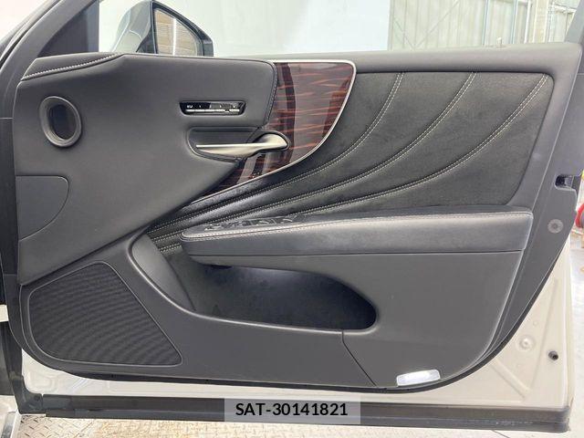 Lexus LS 2018-03 8366745-2