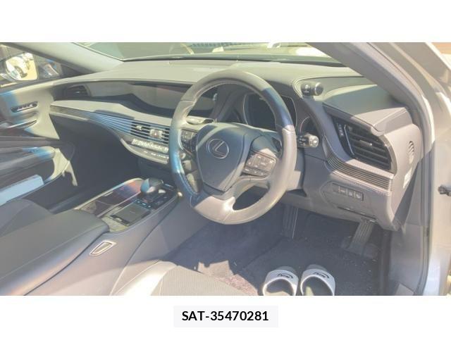 Lexus LS 2017-11 8457806-9