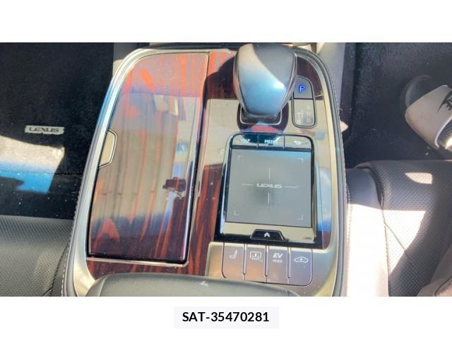 Lexus LS 2017-11 8457806-18