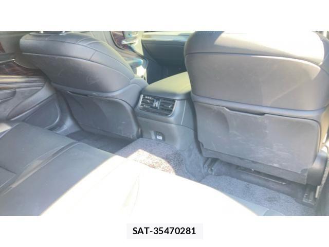 Lexus LS 2017-11 8457806-23