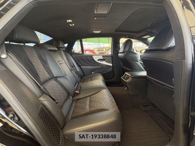 Lexus LS 2017-12 8457805-19