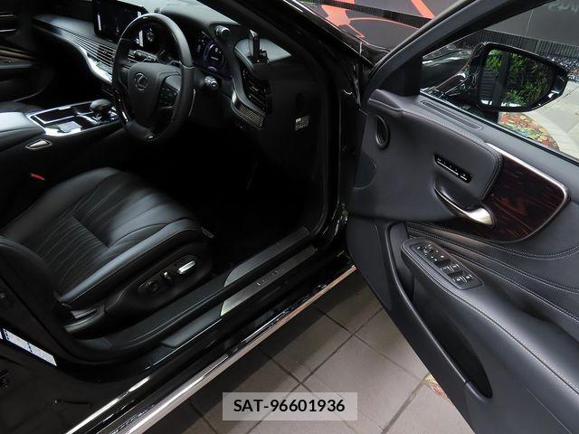 Lexus LS 2025-08 8525547-15