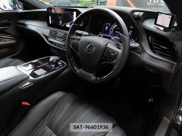 Lexus LS 2025-08 8525547-16