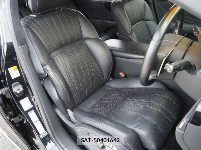 Lexus LS 2023-03 8562450-10