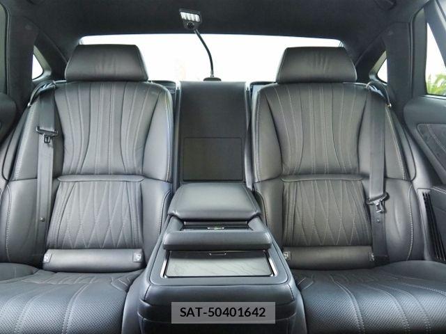 Lexus LS 2023-03 8562450-12