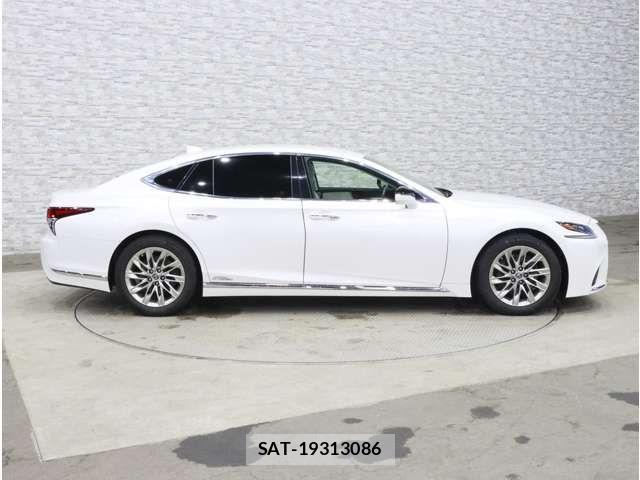 Lexus LS 2017-11 8880519-9