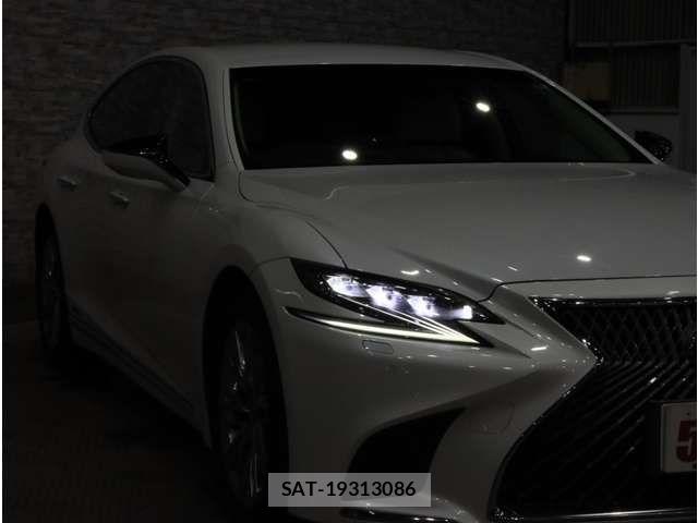 Lexus LS 2017-11 8880519-11