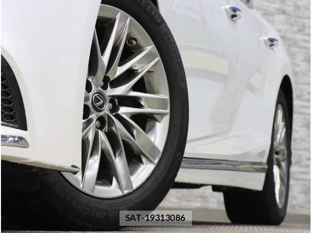 Lexus LS 2017-11 8880519-15