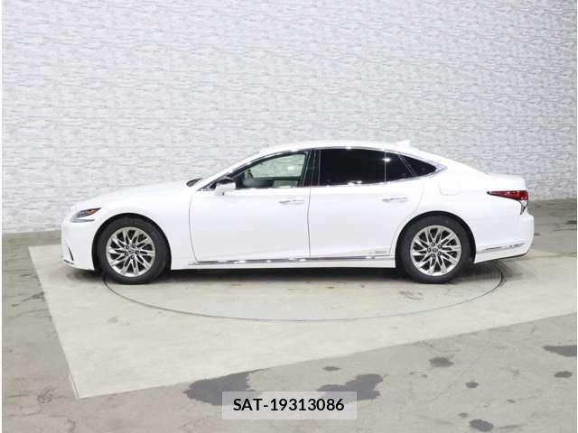 Lexus LS 2017-11 8880519-8