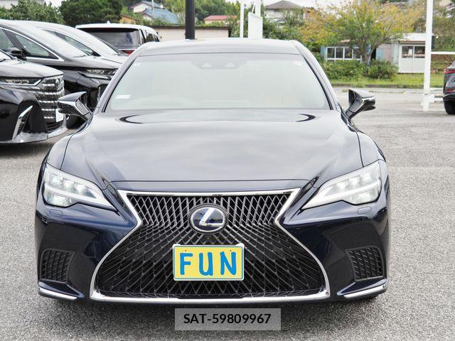 Lexus LS 2022-08 8880520-1