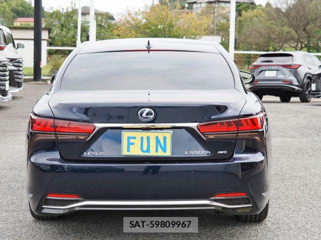 Lexus LS 2022-08 8880520-6
