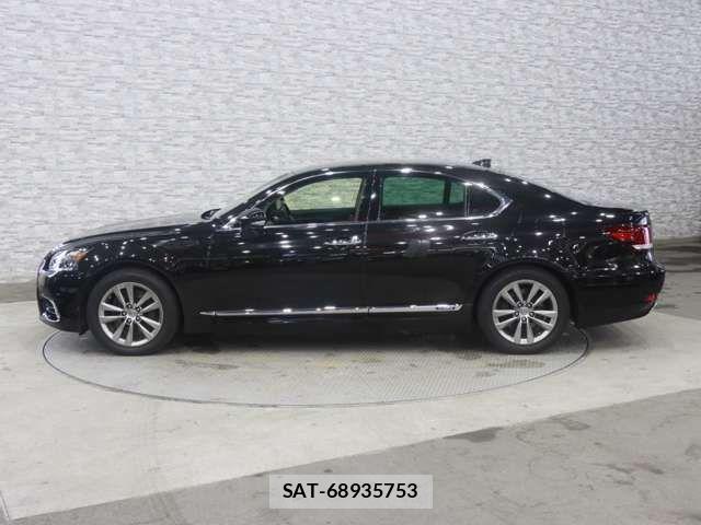 Lexus LS 2015-03 1092447-11