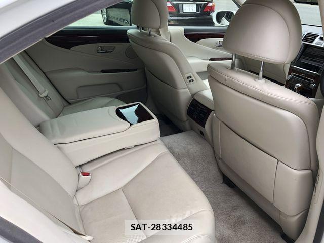 Lexus LS 2011-08 1413239-10
