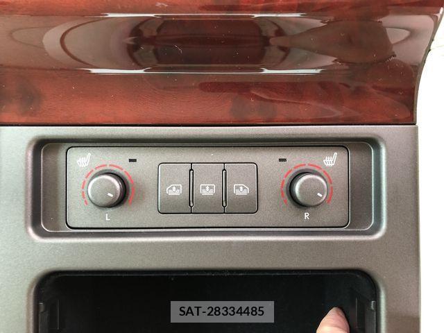 Lexus LS 2011-08 1413239-11