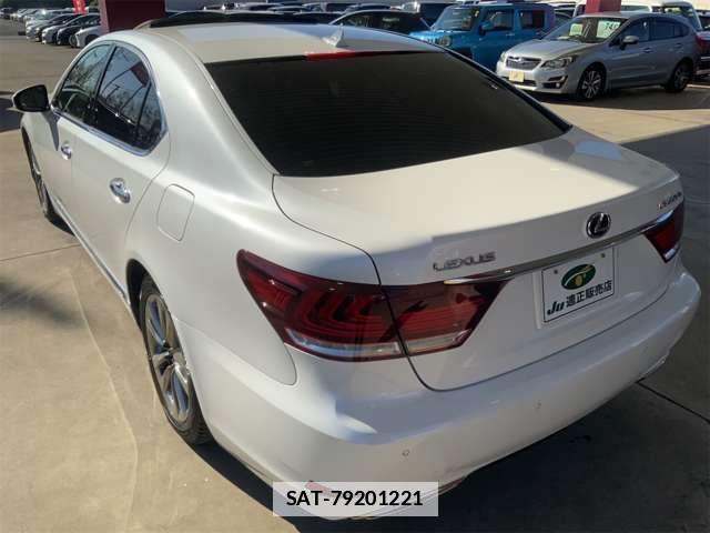 Lexus LS 2013-01 1609708-9