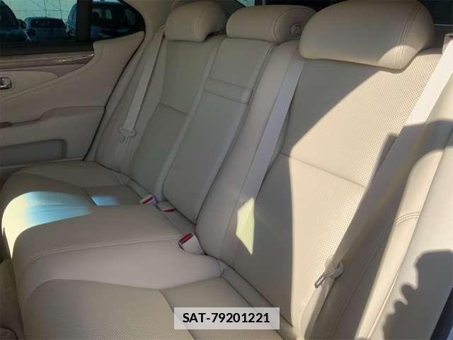 Lexus LS 2013-01 1609708-15