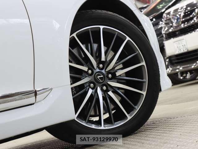 Lexus LS 2012-11 1932593-18
