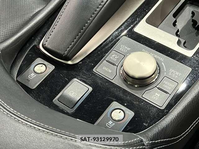 Lexus LS 2012-11 1932593-8