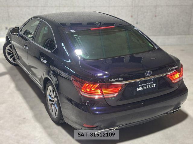 Lexus LS 2015-04 2002328-11