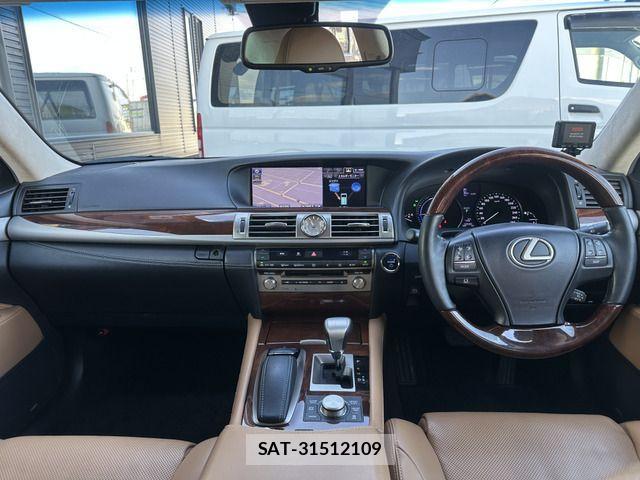 Lexus LS 2015-04 2002328-6
