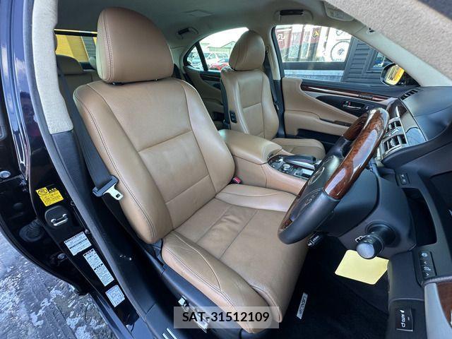 Lexus LS 2015-04 2002328-7