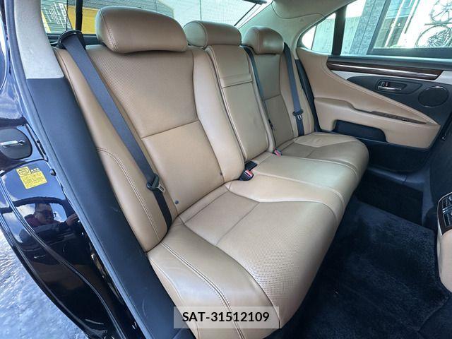 Lexus LS 2015-04 2002328-8
