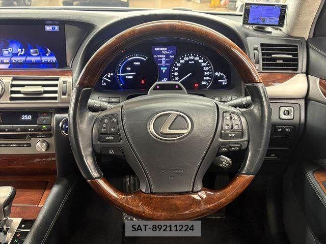 Lexus LS 2013-02 3377922-10
