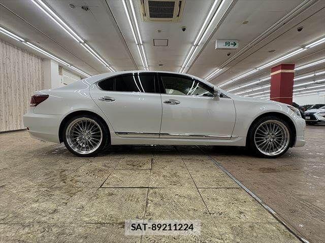 Lexus LS 2013-02 3377922-16
