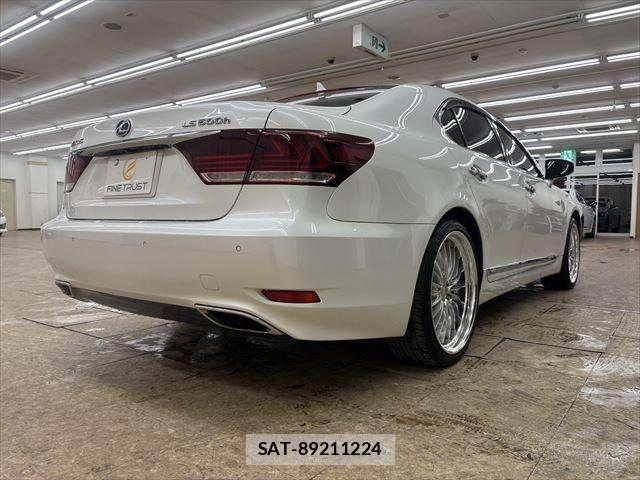 Lexus LS 2013-02 3377922-18