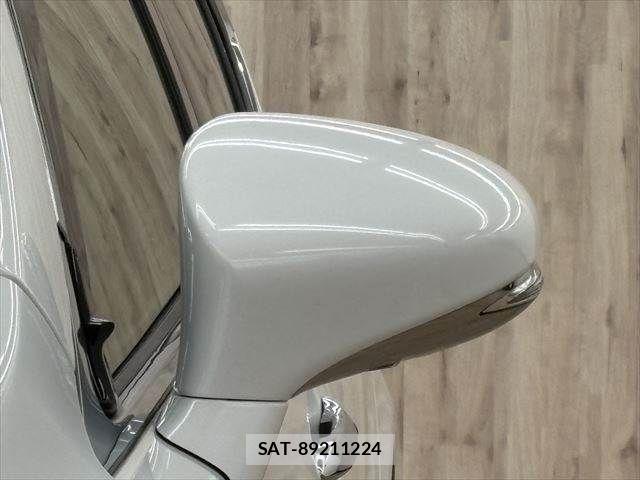 Lexus LS 2013-02 3377922-25