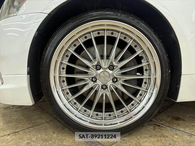 Lexus LS 2013-02 3377922-29
