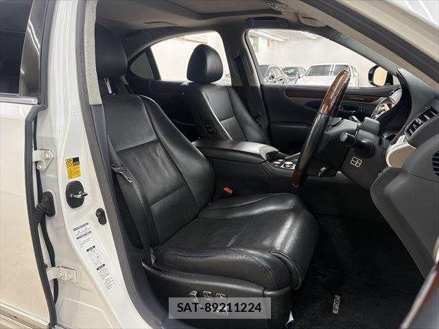 Lexus LS 2013-02 3377922-7