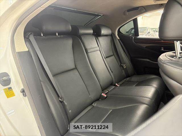 Lexus LS 2013-02 3377922-8