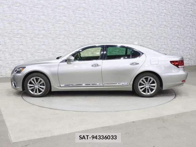 Lexus LS 2015-05 3674658-11