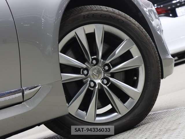 Lexus LS 2015-05 3674658-19