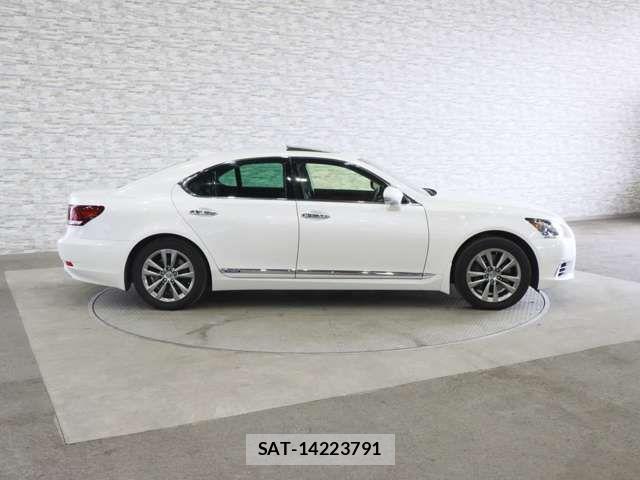 Lexus LS 2016-01 4393150-12