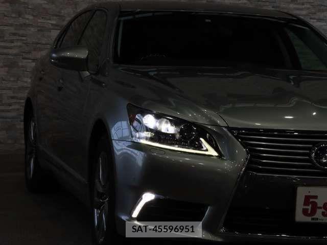 Lexus LS 2013-11 4964493-14