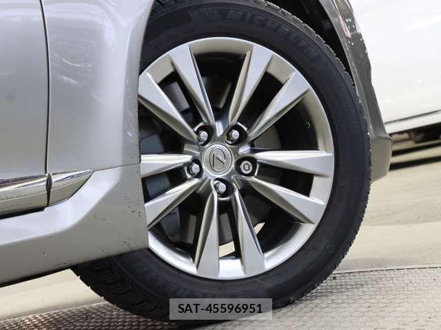 Lexus LS 2013-11 4964493-19