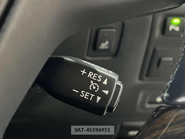 Lexus LS 2013-11 4964493-6