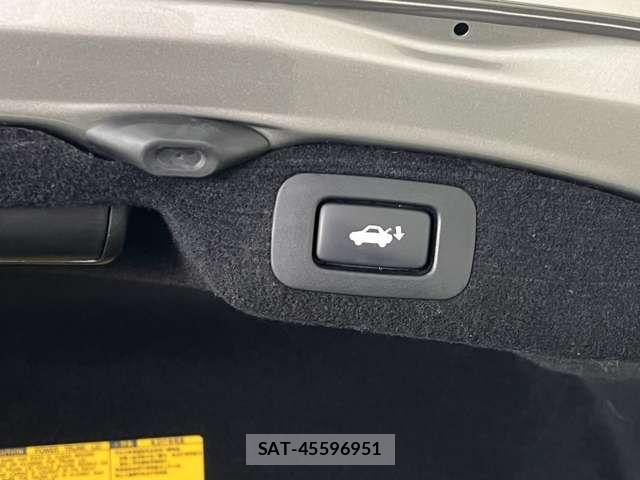 Lexus LS 2013-11 4964493-8